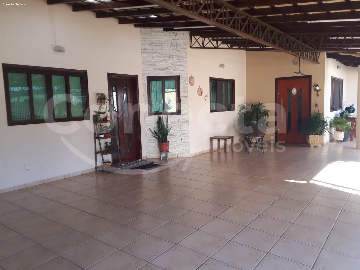 Casa, 3 quartos, 202 m² - Foto 1